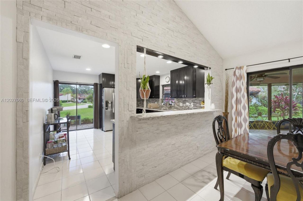 8189 Pine Cir , Unit 49, Tamarac, FL 33321 Photo