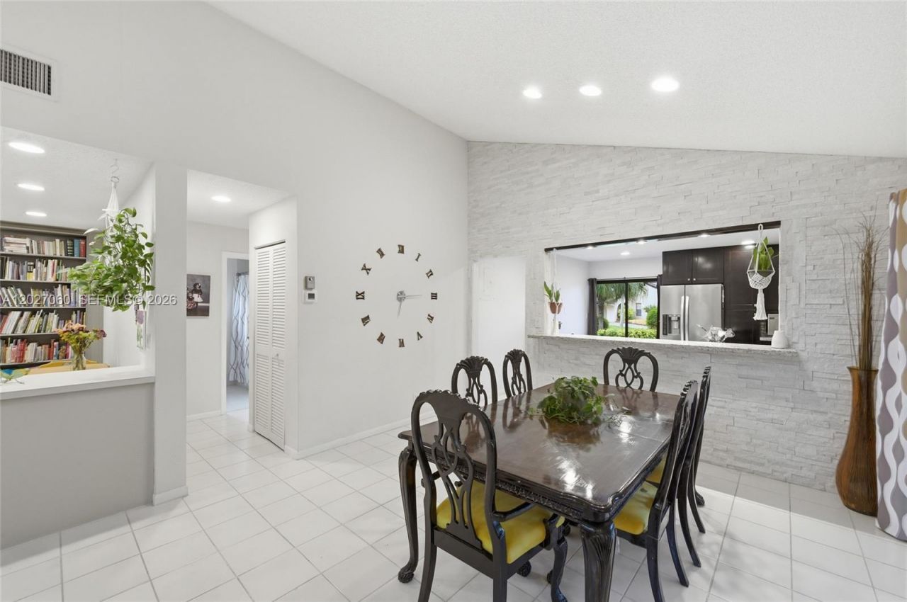 8189 Pine Cir , Unit 49, Tamarac, FL 33321 Photo