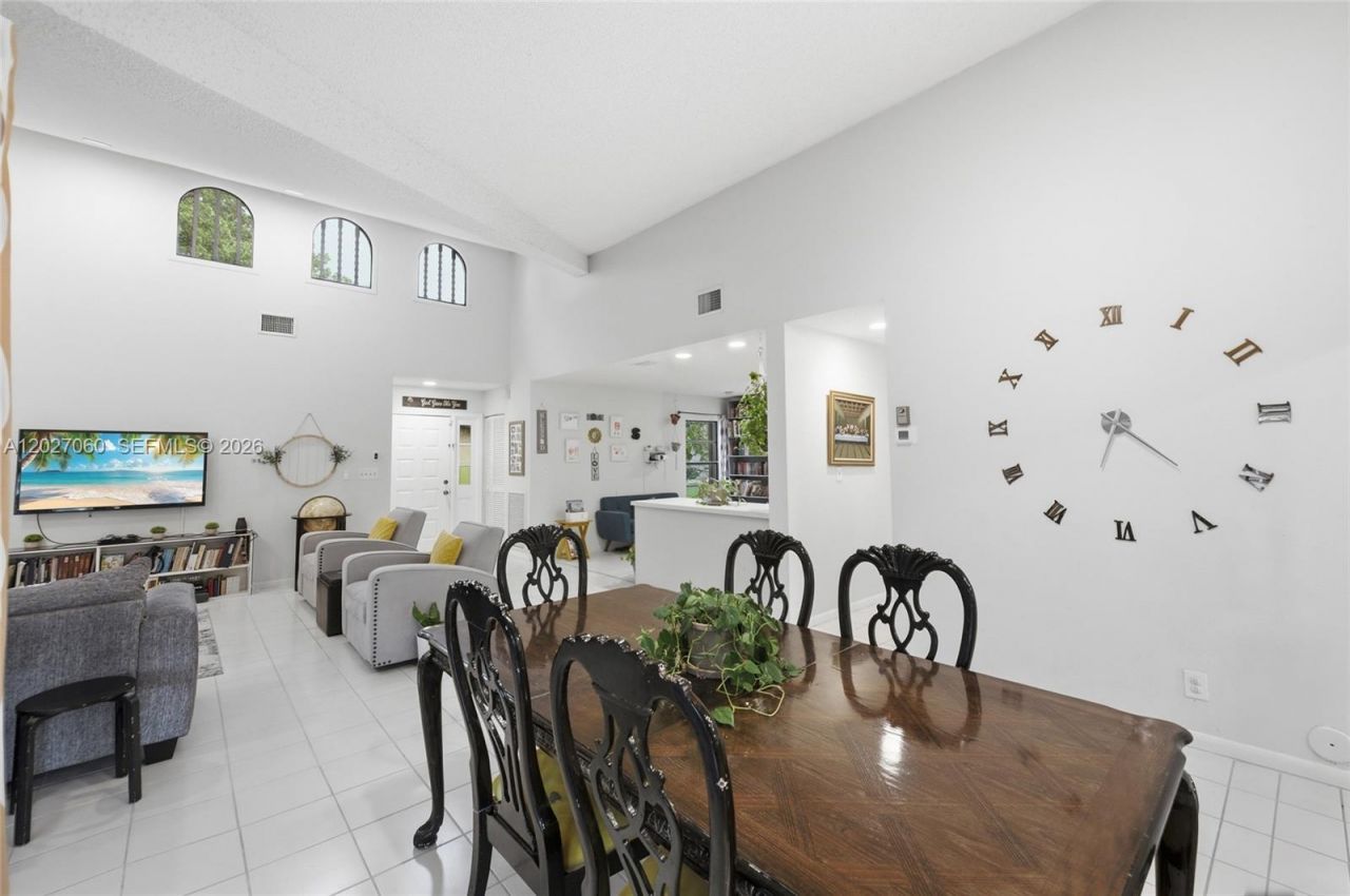 8189 Pine Cir , Unit 49, Tamarac, FL 33321 Photo