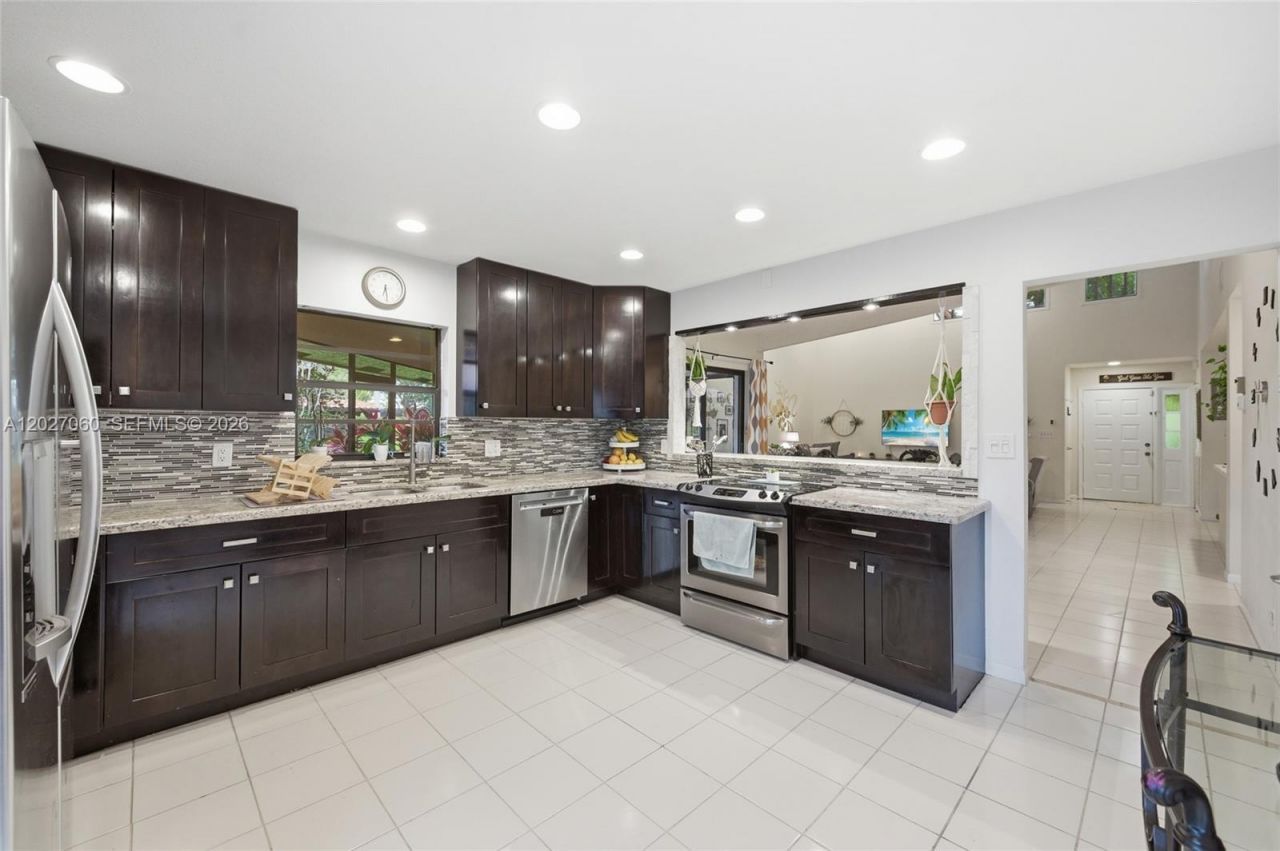 8189 Pine Cir , Unit 49, Tamarac, FL 33321 Photo