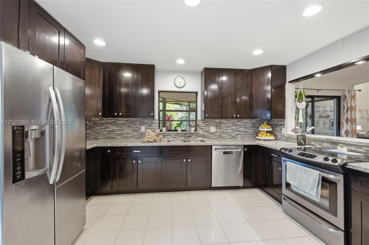 8189 Pine Cir , Unit 49, Tamarac, FL 33321 Photo