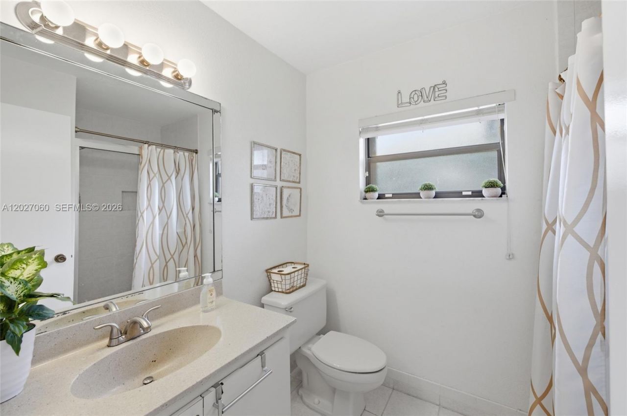 8189 Pine Cir , Unit 49, Tamarac, FL 33321 Photo