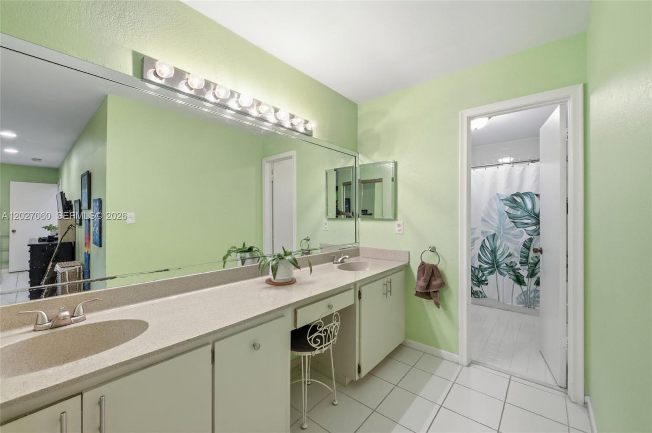 8189 Pine Cir , Unit 49, Tamarac, FL 33321 Photo