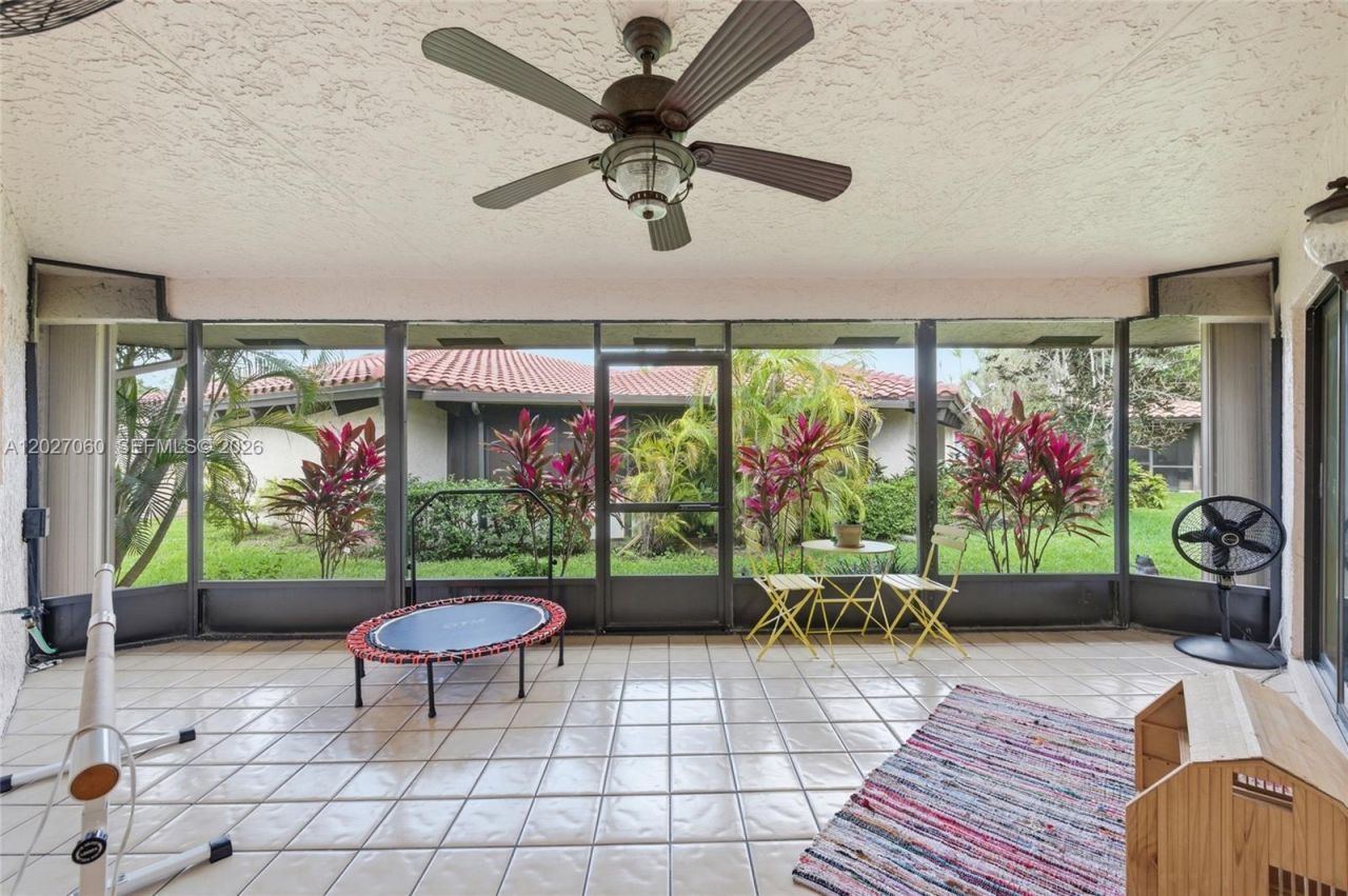 8189 Pine Cir , Unit 49, Tamarac, FL 33321 Photo