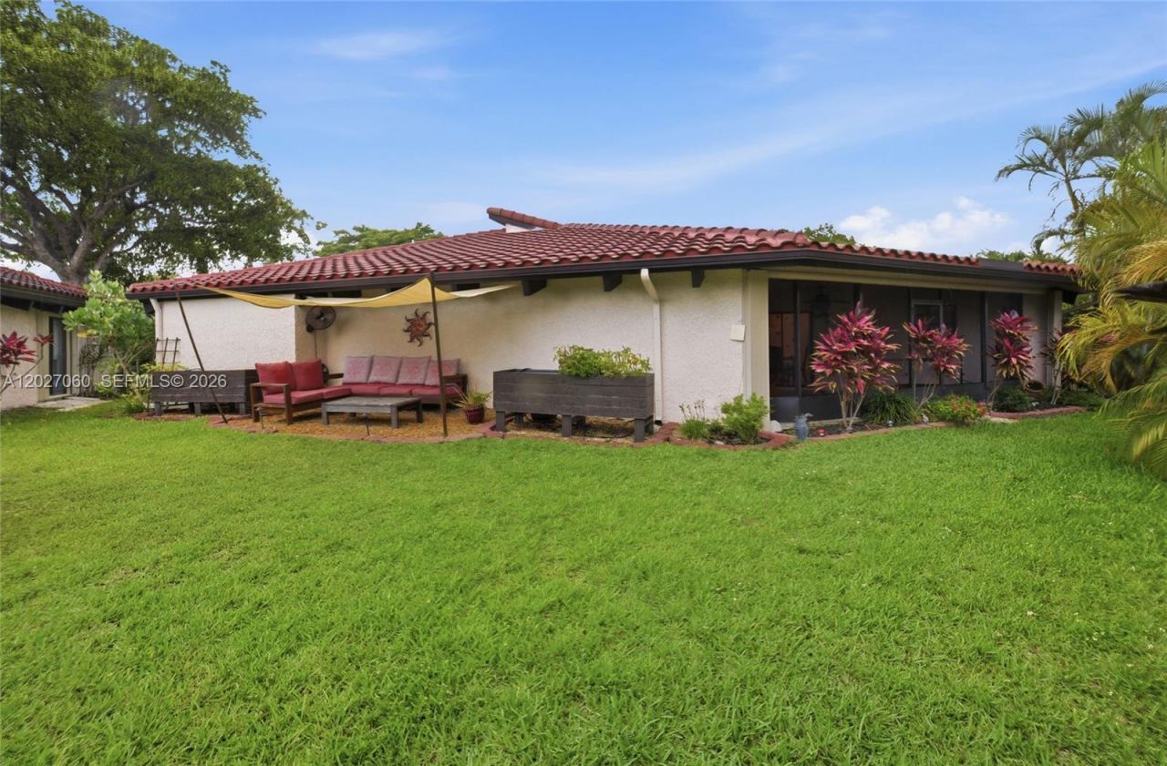 8189 Pine Cir , Unit 49, Tamarac, FL 33321 Photo