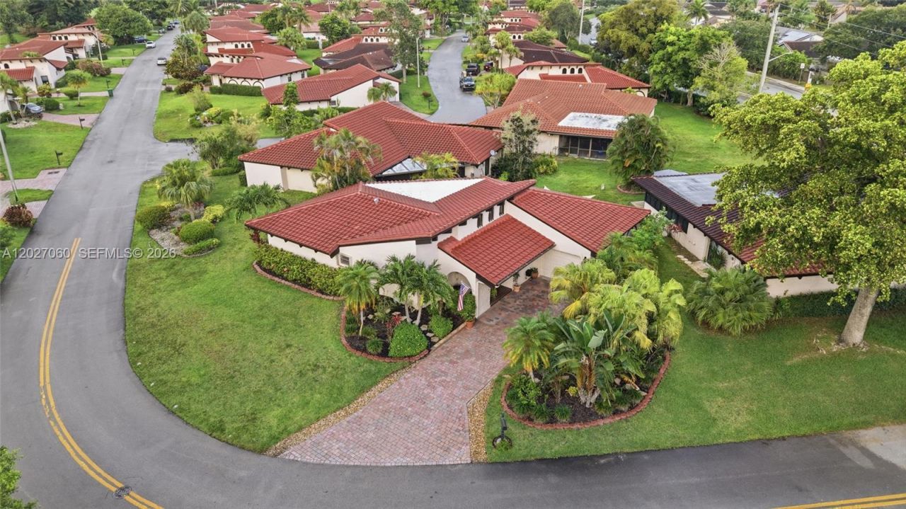 8189 Pine Cir , Unit 49, Tamarac, FL 33321 Photo