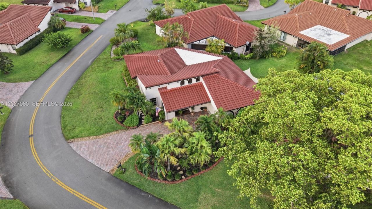8189 Pine Cir , Unit 49, Tamarac, FL 33321 Photo