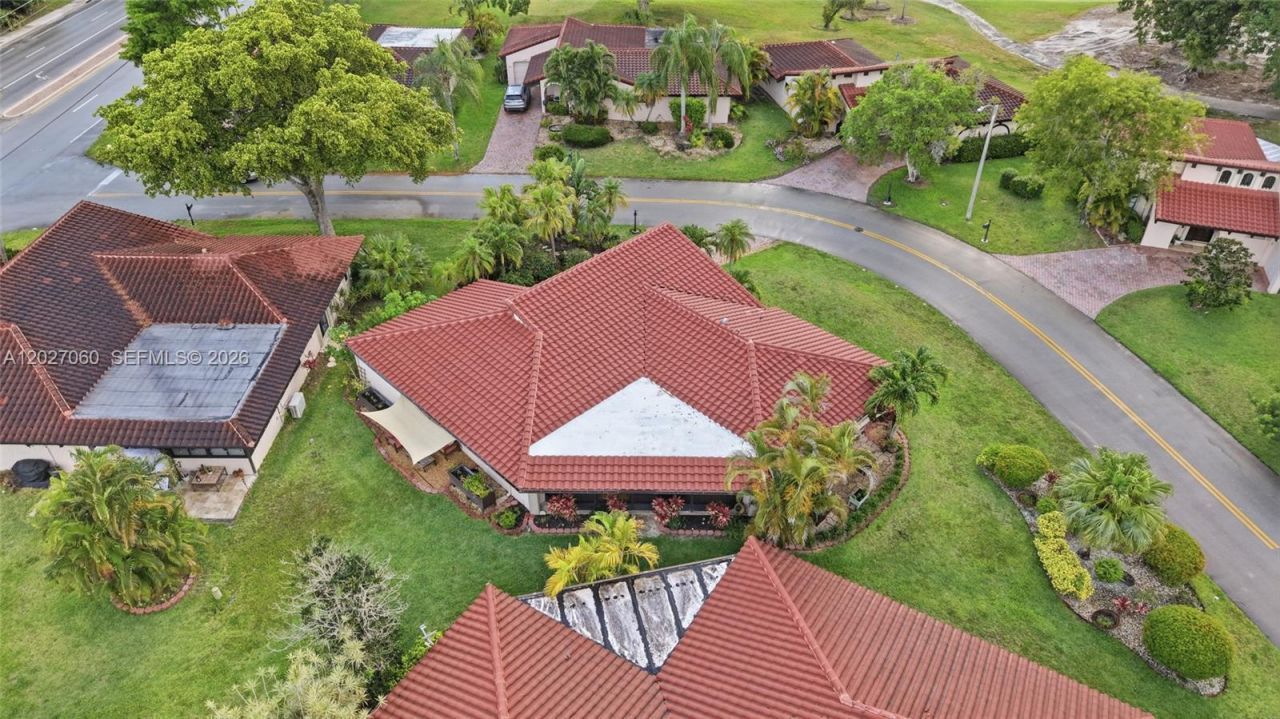 8189 Pine Cir , Unit 49, Tamarac, FL 33321 Photo
