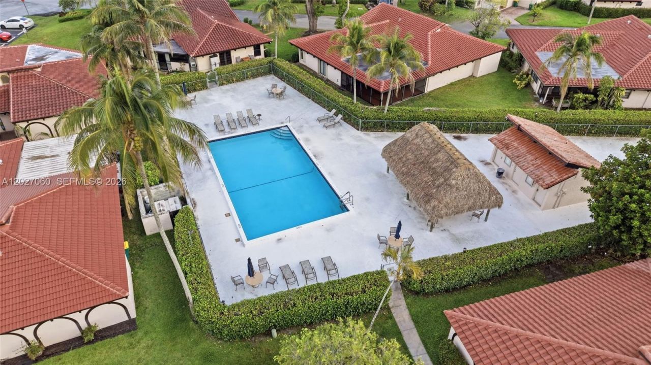 8189 Pine Cir , Unit 49, Tamarac, FL 33321 Photo