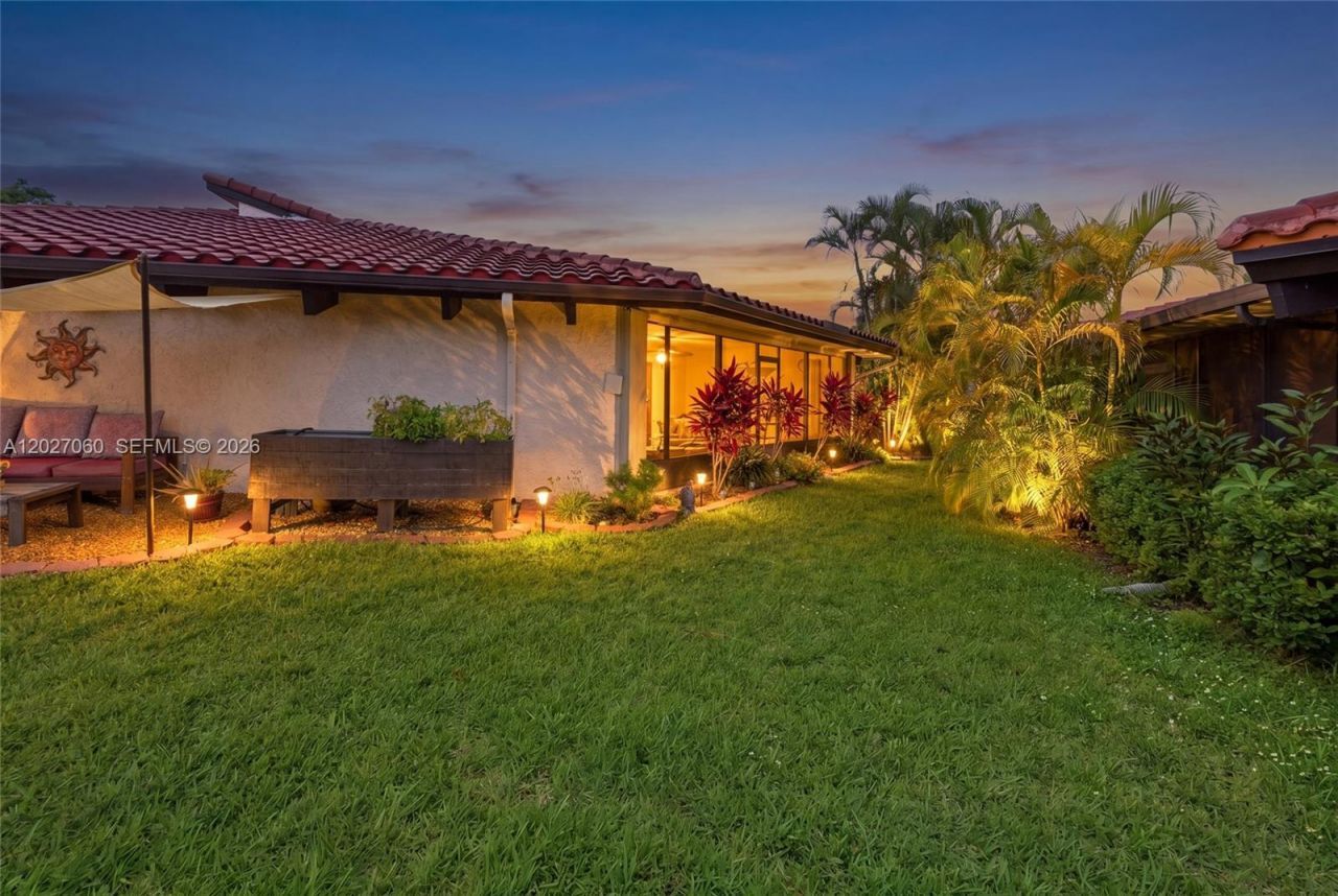 8189 Pine Cir , Unit 49, Tamarac, FL 33321 Photo