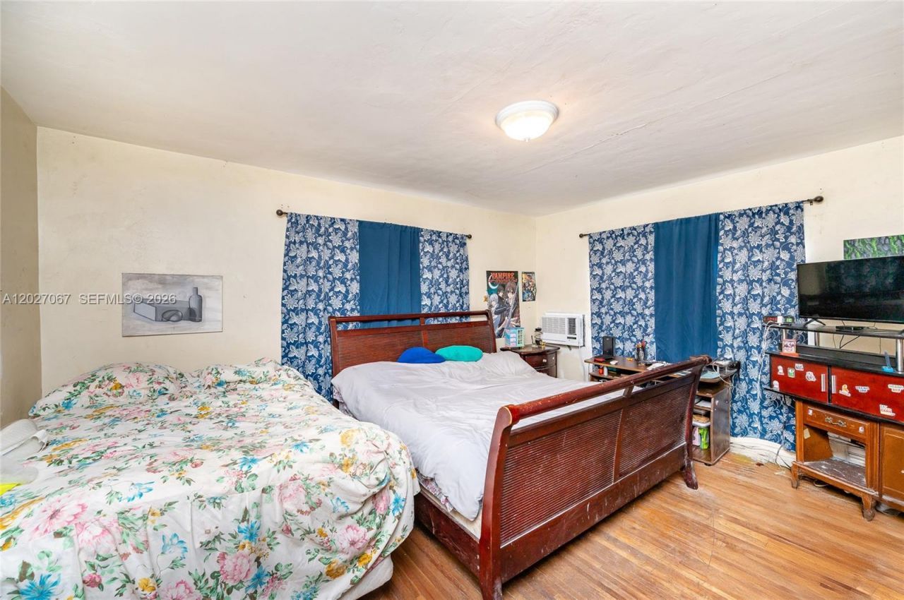 7712 Byron Ave , Unit 4, Miami Beach, FL 33141 Photo