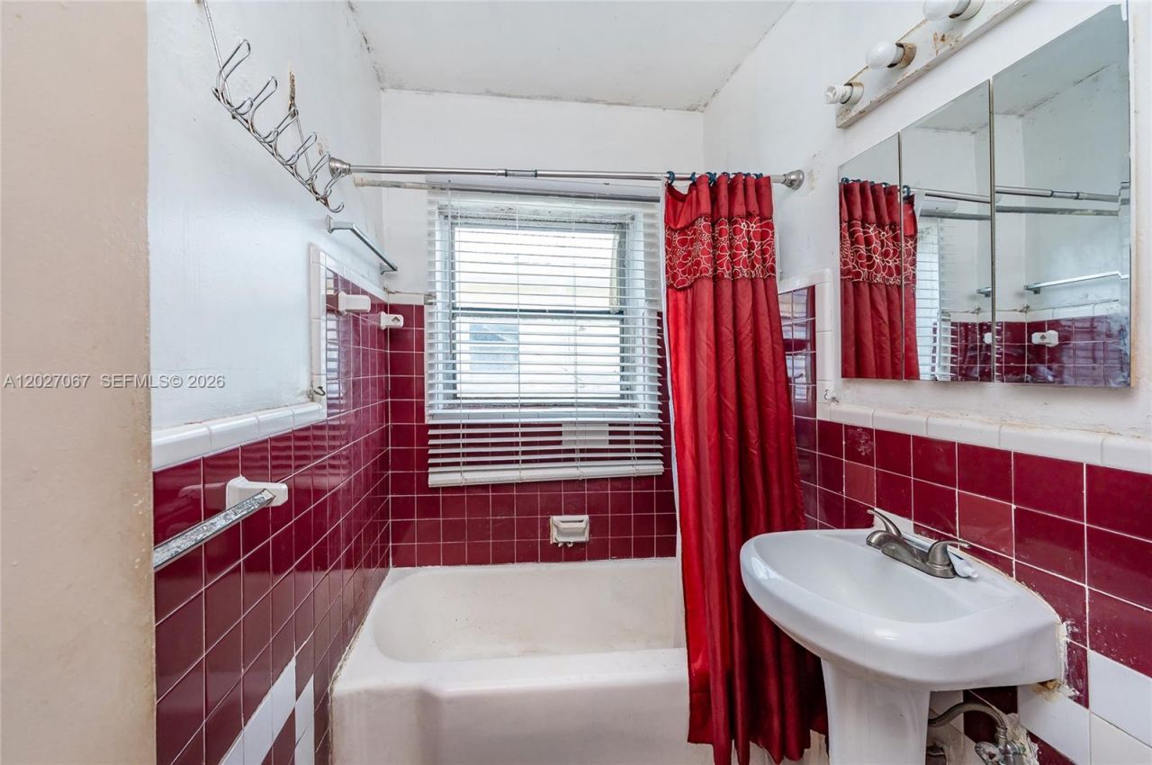 7712 Byron Ave , Unit 4, Miami Beach, FL 33141 Photo