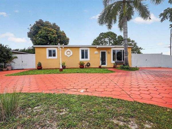 1440 N 68th Ave , Hollywood, FL 33024