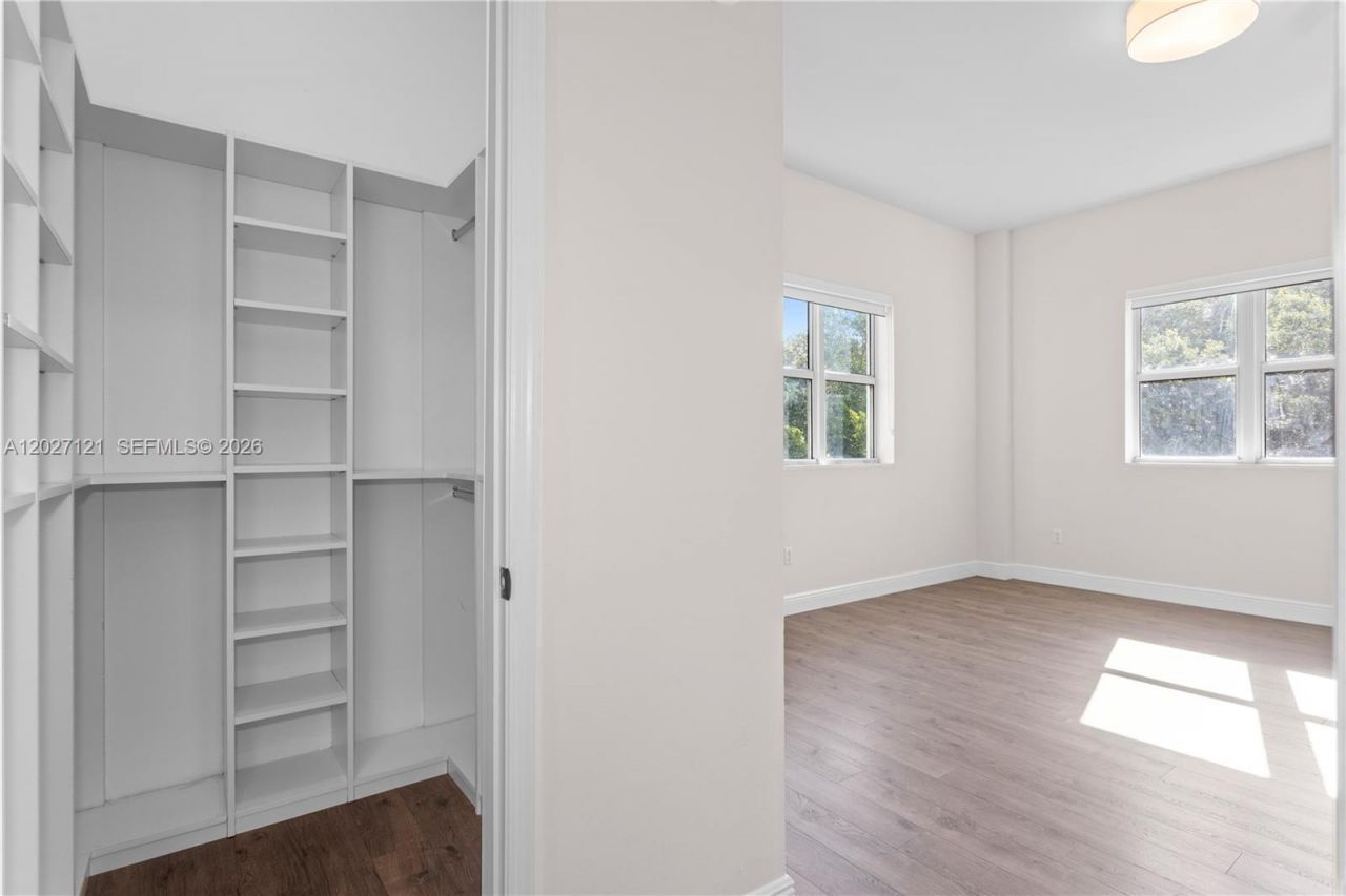 15051 Royal Oaks Ln , Unit 101, North Miami, FL 33181 Photo