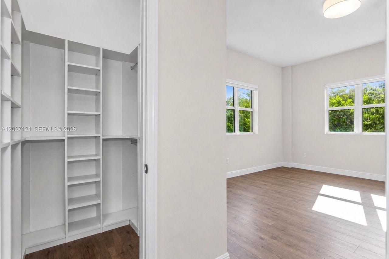 15051 Royal Oaks Ln, Unit 101, North Miami, FL 33181 Photo