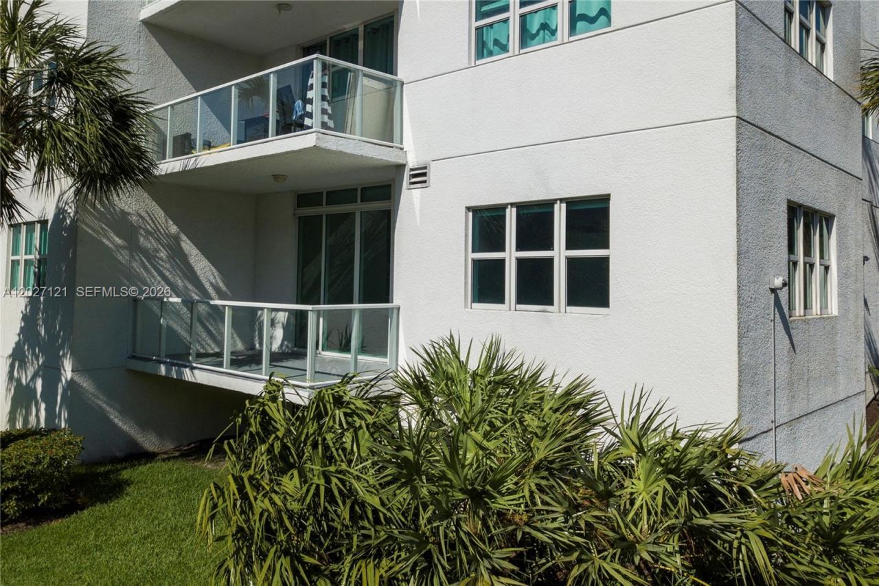 15051 Royal Oaks Ln , Unit 101, North Miami, FL 33181 Photo