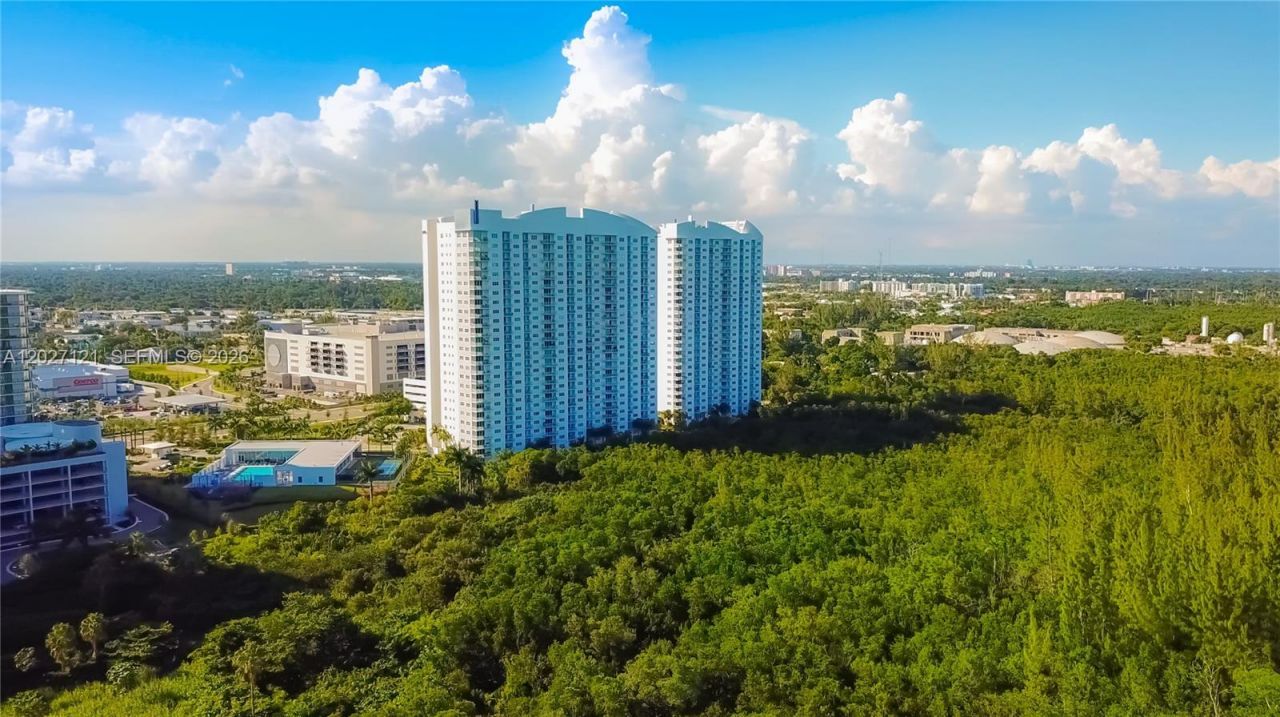15051 Royal Oaks Ln , Unit 101, North Miami, FL 33181 Photo