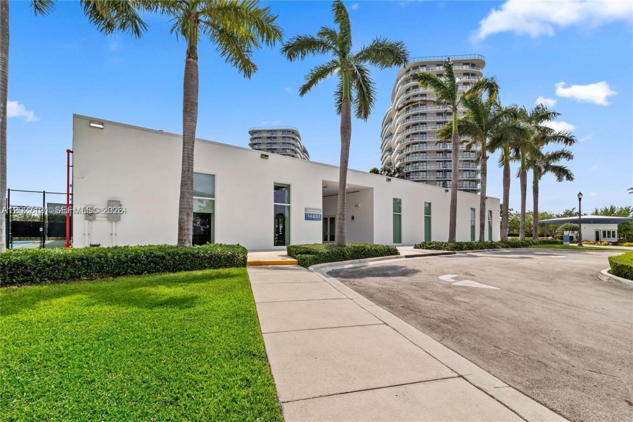 15051 Royal Oaks Ln , Unit 101, North Miami, FL 33181 Photo