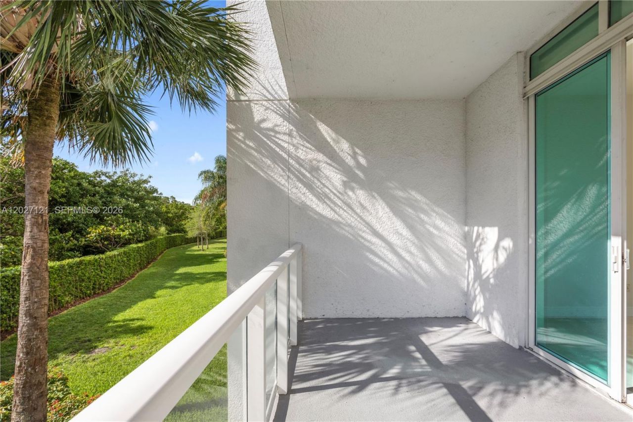 15051 Royal Oaks Ln , Unit 101, North Miami, FL 33181 Photo
