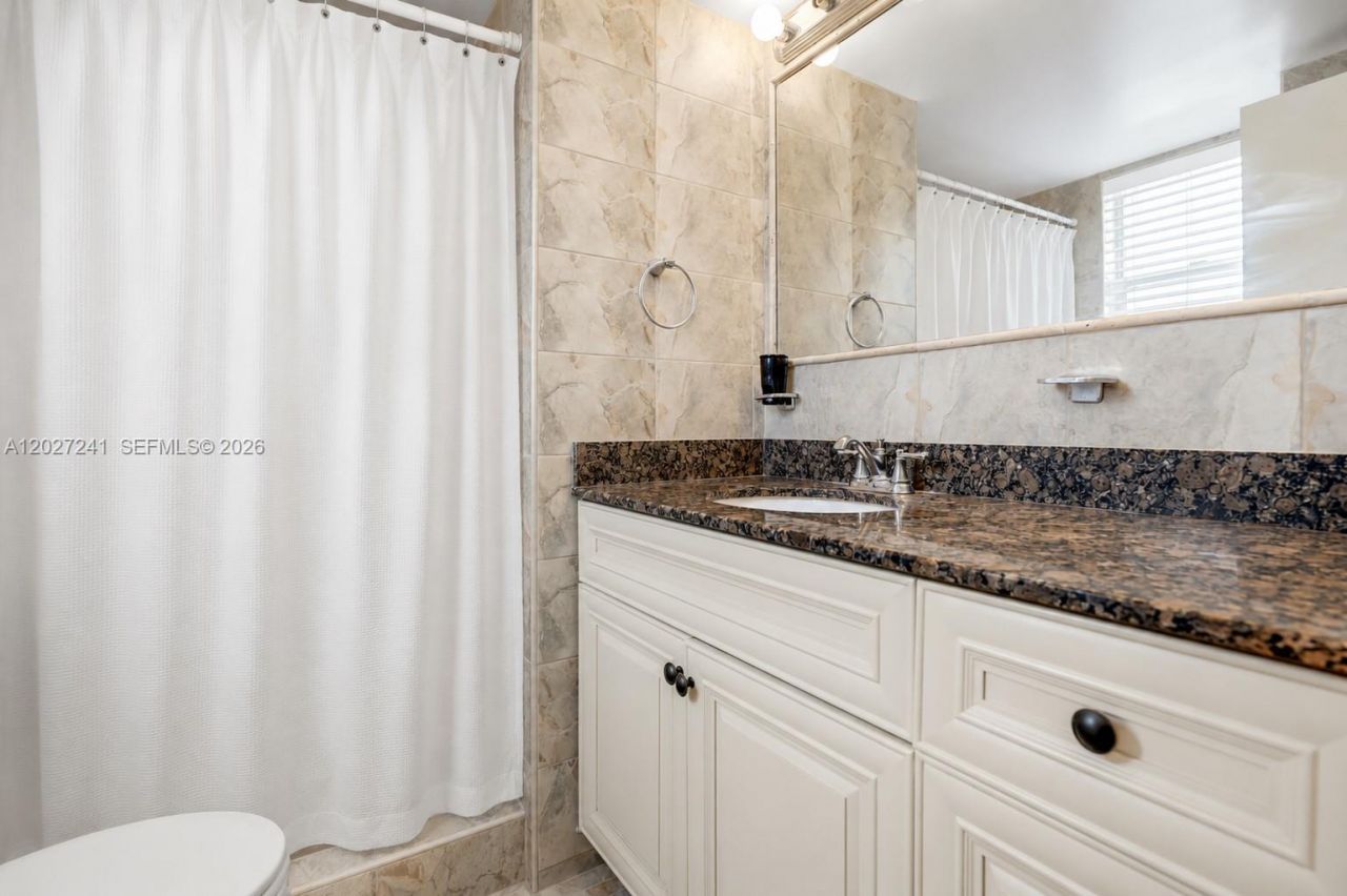 2831 Somerset Dr , Unit 311, Lauderdale Lakes, FL 33311 Photo
