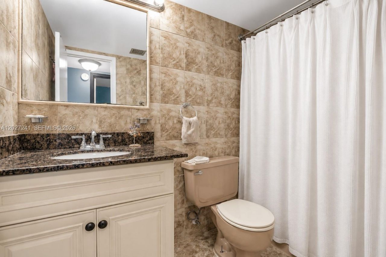 2831 Somerset Dr , Unit 311, Lauderdale Lakes, FL 33311 Photo
