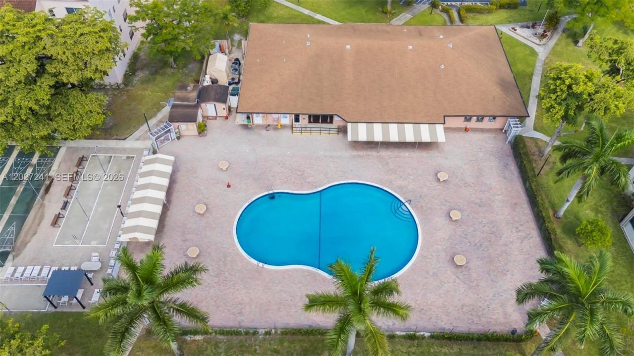 2831 Somerset Dr , Unit 311, Lauderdale Lakes, FL 33311 Photo