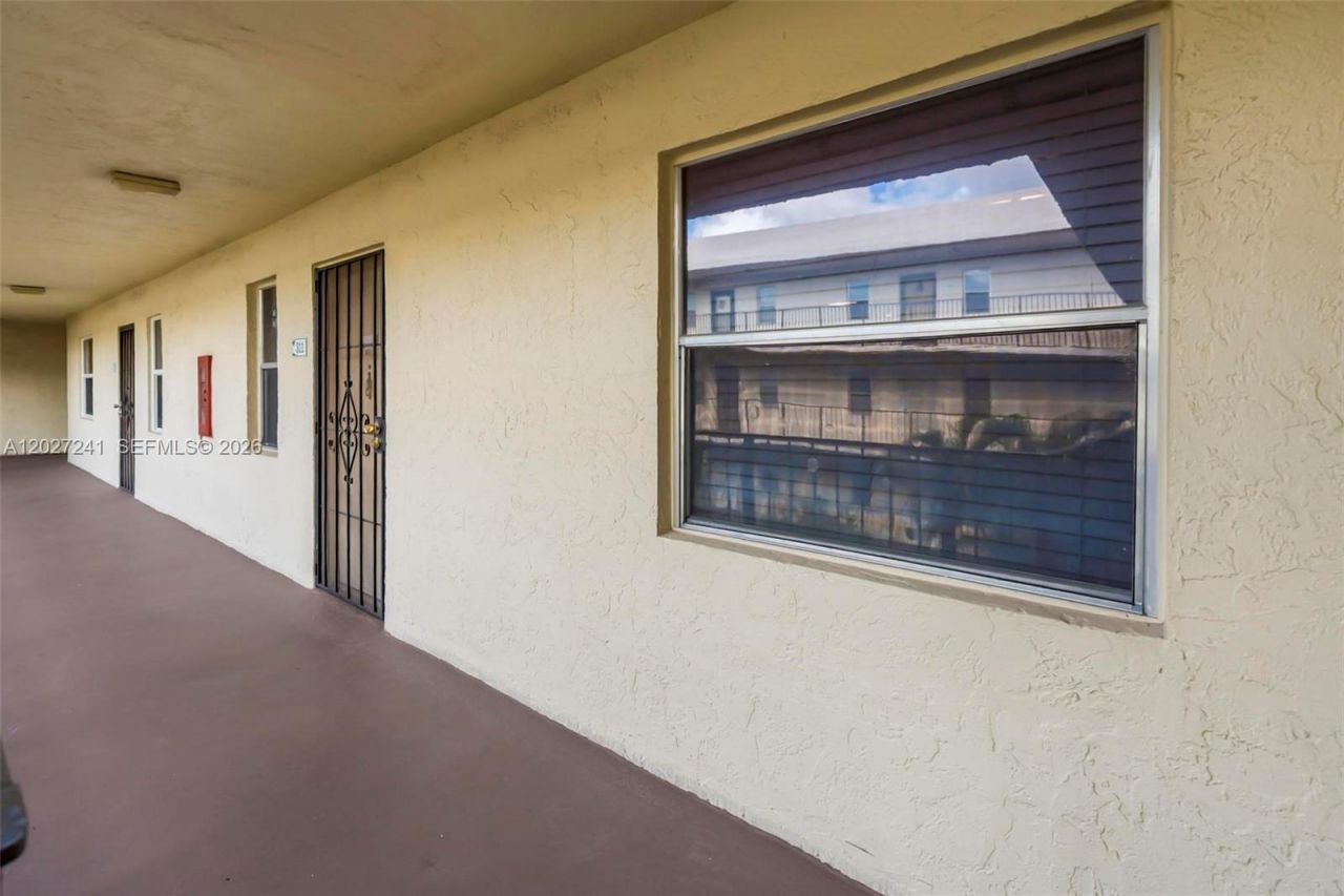 2831 Somerset Dr , Unit 311, Lauderdale Lakes, FL 33311 Photo