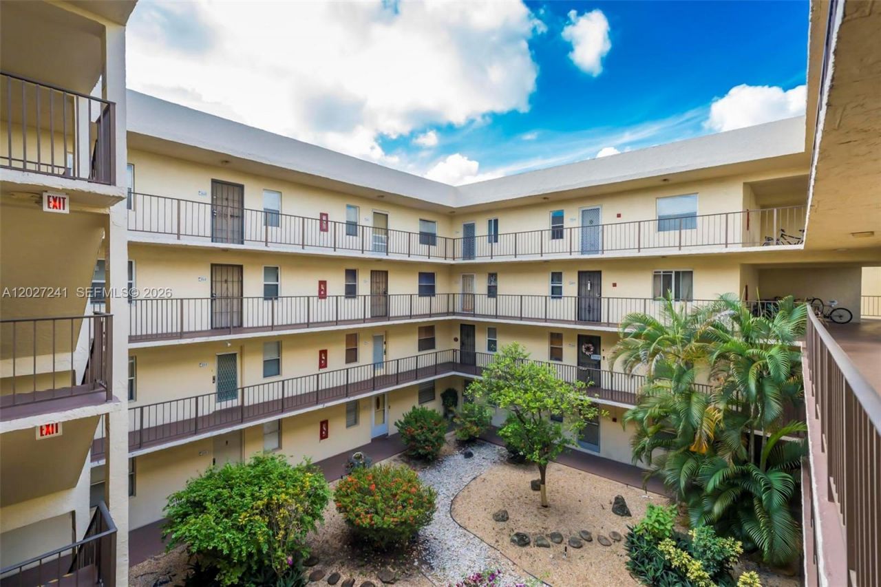 2831 Somerset Dr , Unit 311, Lauderdale Lakes, FL 33311 Photo