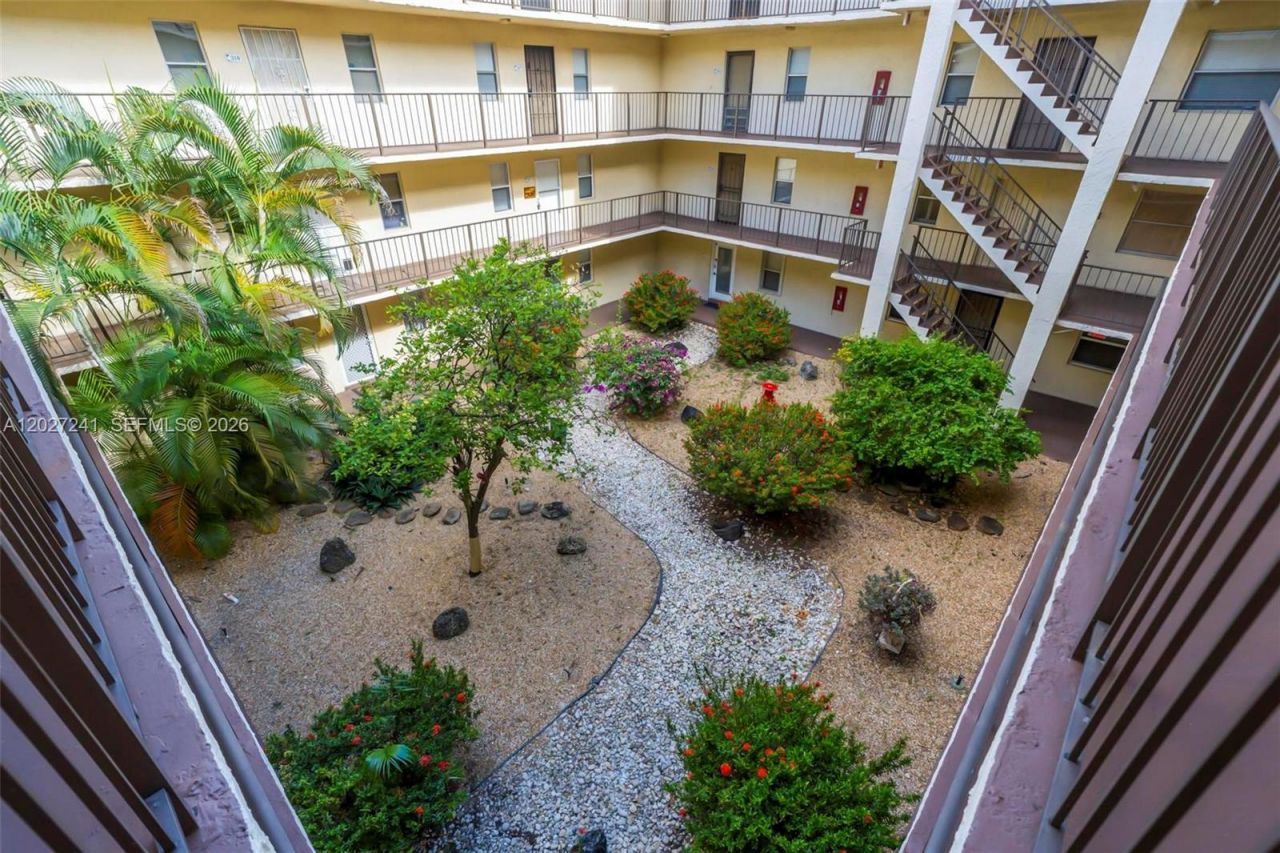2831 Somerset Dr , Unit 311, Lauderdale Lakes, FL 33311 Photo