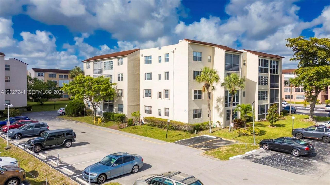 2831 Somerset Dr , Unit 311, Lauderdale Lakes, FL 33311 Photo