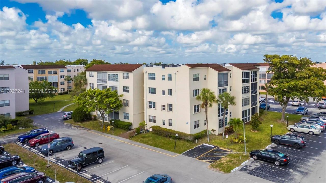 2831 Somerset Dr , Unit 311, Lauderdale Lakes, FL 33311 Photo