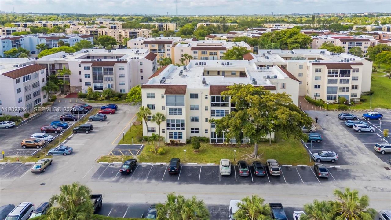 2831 Somerset Dr , Unit 311, Lauderdale Lakes, FL 33311 Photo