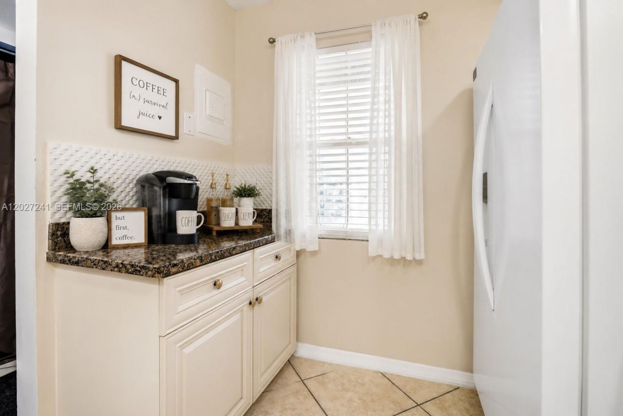 2831 Somerset Dr , Unit 311, Lauderdale Lakes, FL 33311 Photo