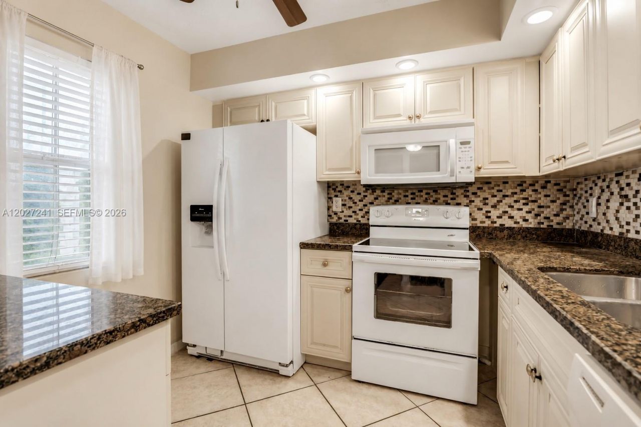 2831 Somerset Dr , Unit 311, Lauderdale Lakes, FL 33311 Photo