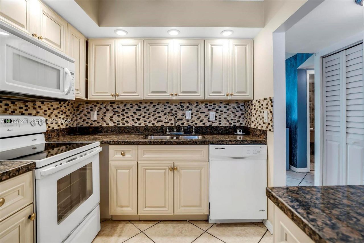 2831 Somerset Dr , Unit 311, Lauderdale Lakes, FL 33311 Photo
