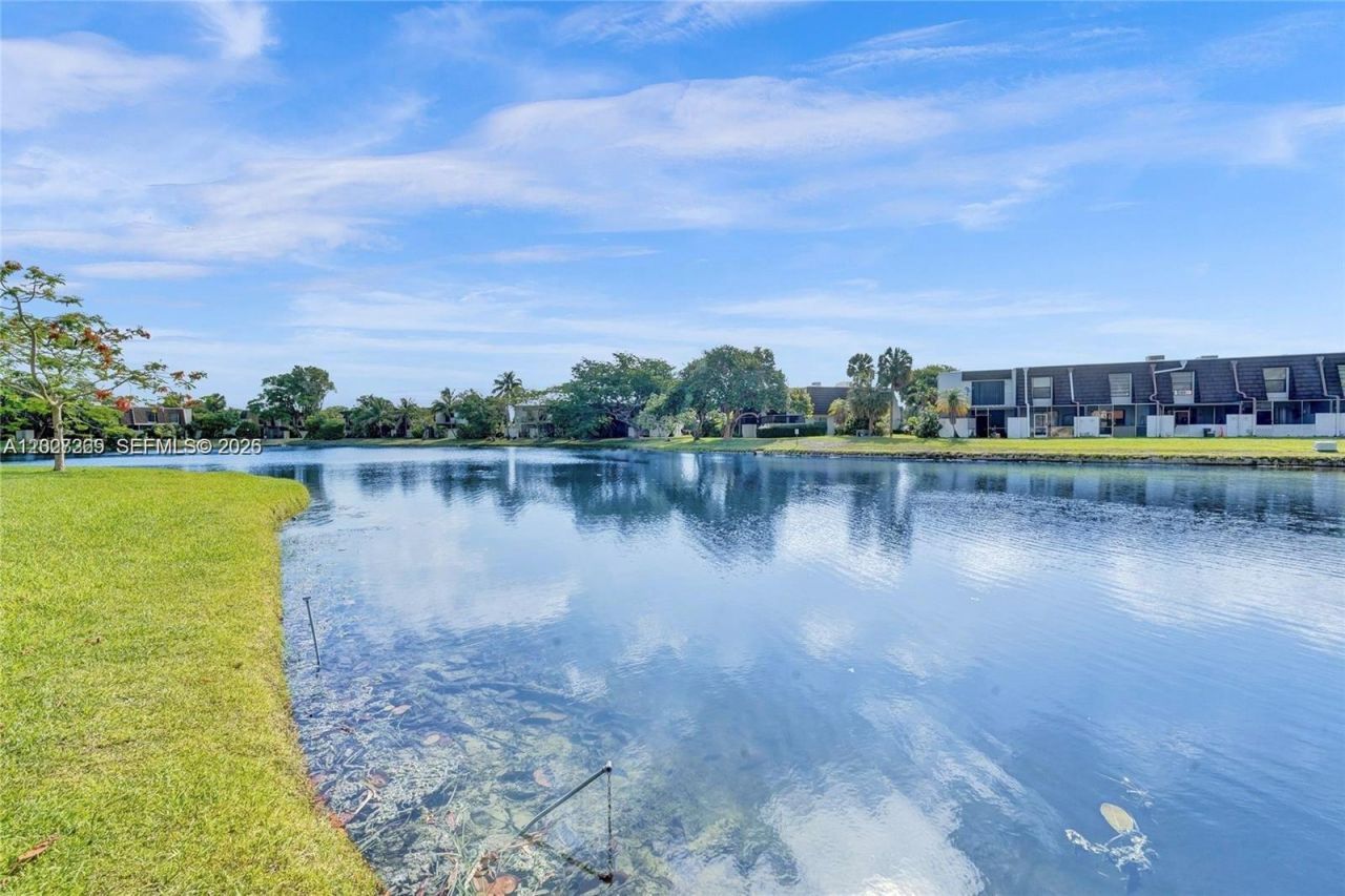 1502 NW 90th Way , Unit 1502, Pembroke Pines, FL 33024 Photo