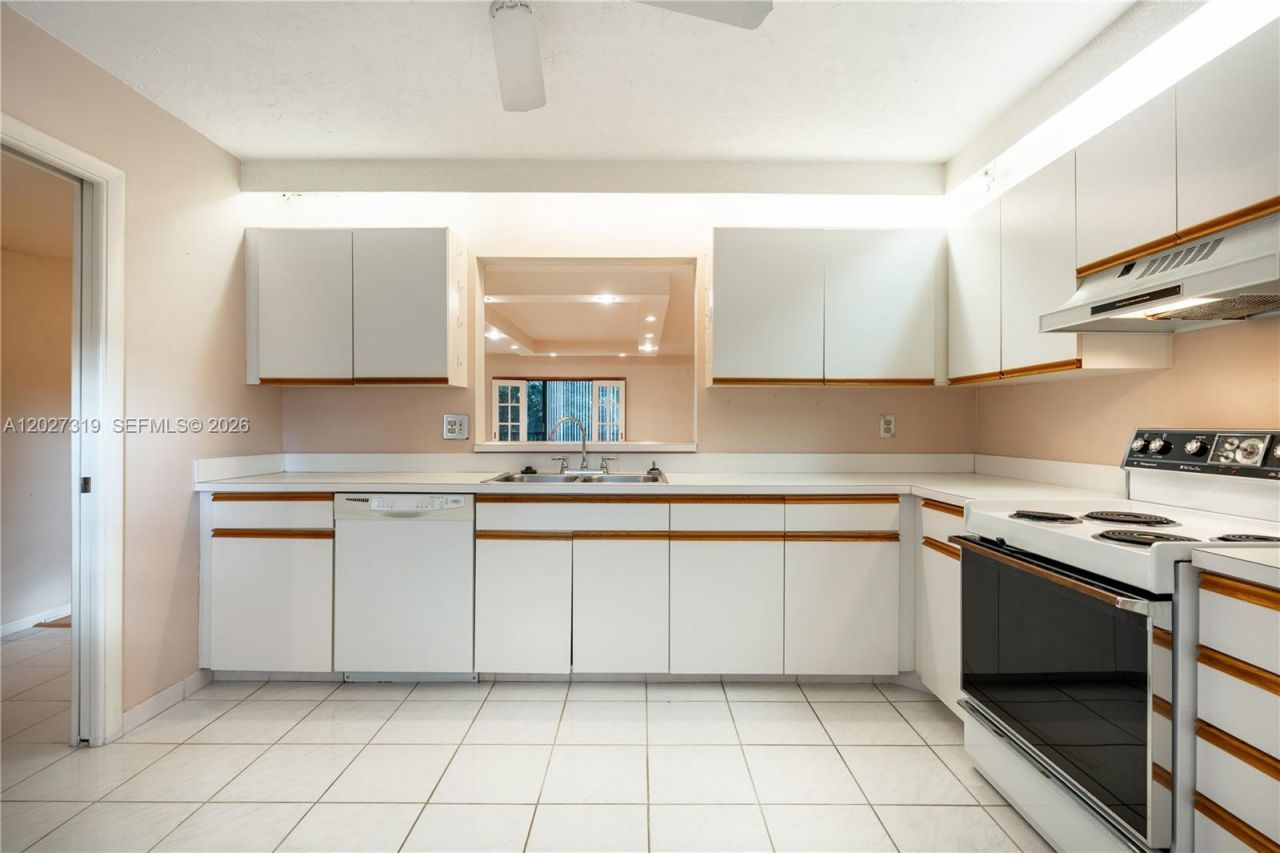 150 S Hollybrook Ter, Unit 208, Pembroke Pines, FL 33025 Photo