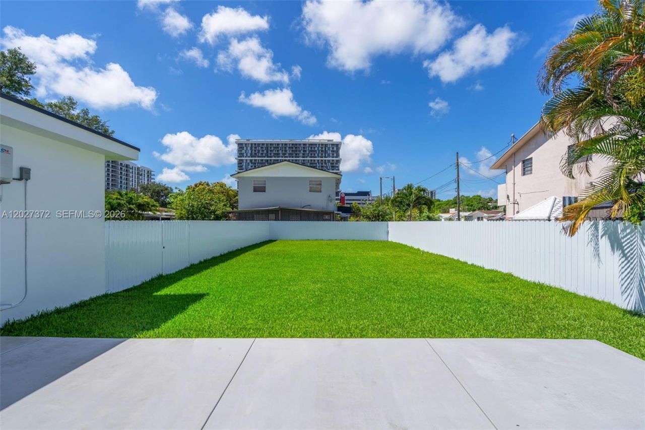 2814 SW 26th St, Unit 2814, Miami, FL 33133 Photo