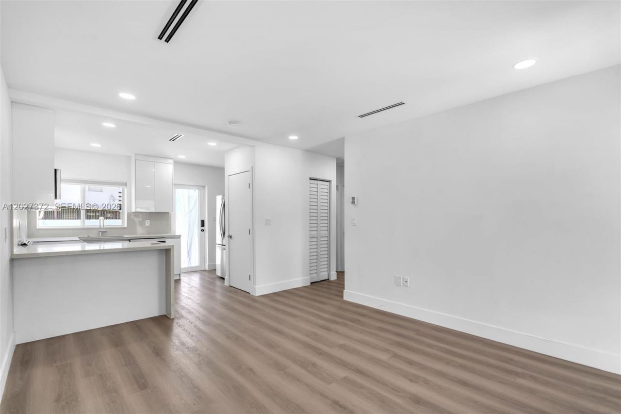 2814 SW 26th St , Unit 2810, Miami, FL 33133 Photo