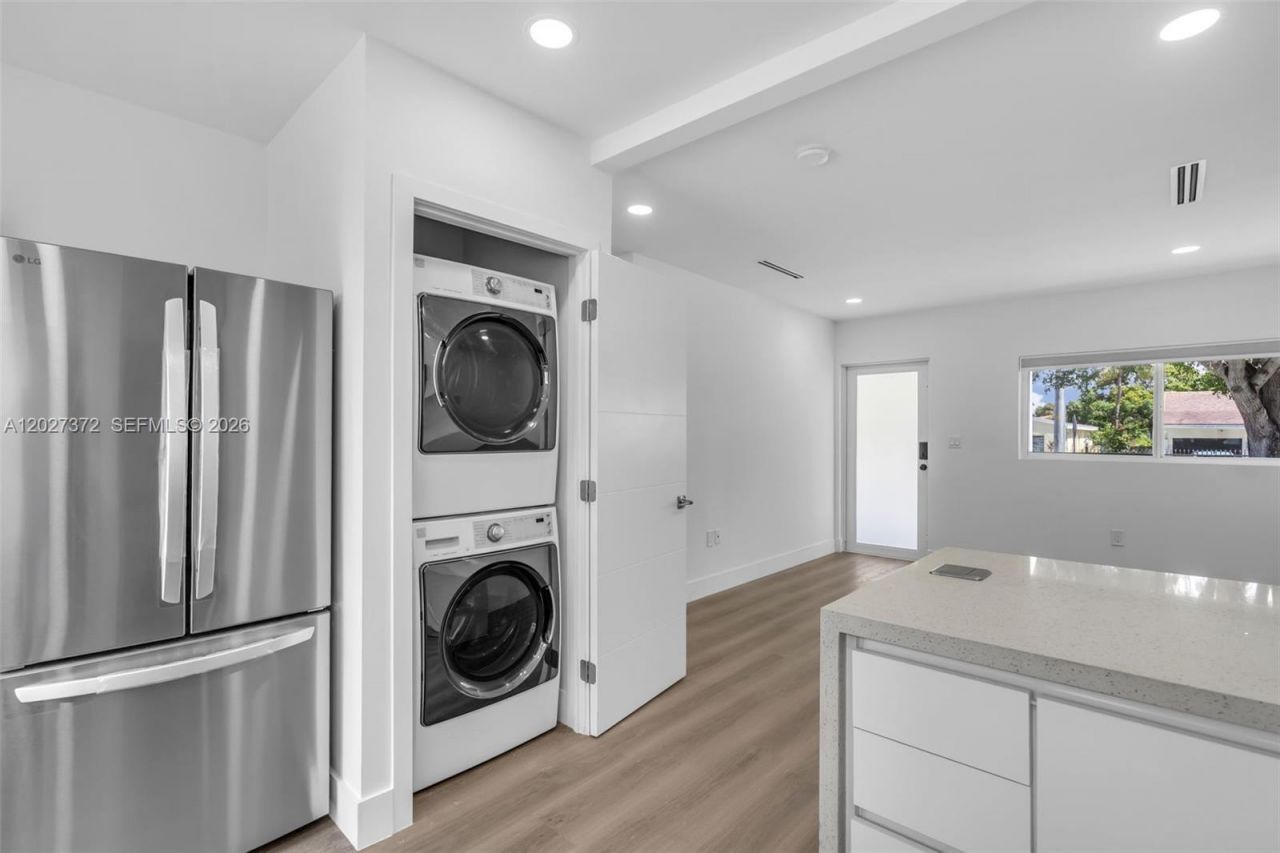 2814 SW 26th St, Unit 2814, Miami, FL 33133 Photo