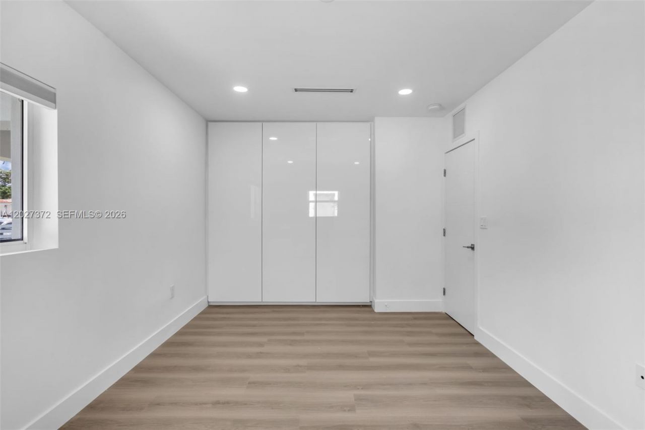 2814 SW 26th St, Unit 2814, Miami, FL 33133 Photo