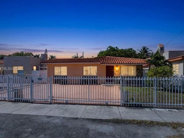 3062 SW 14th St , Miami, FL 33145