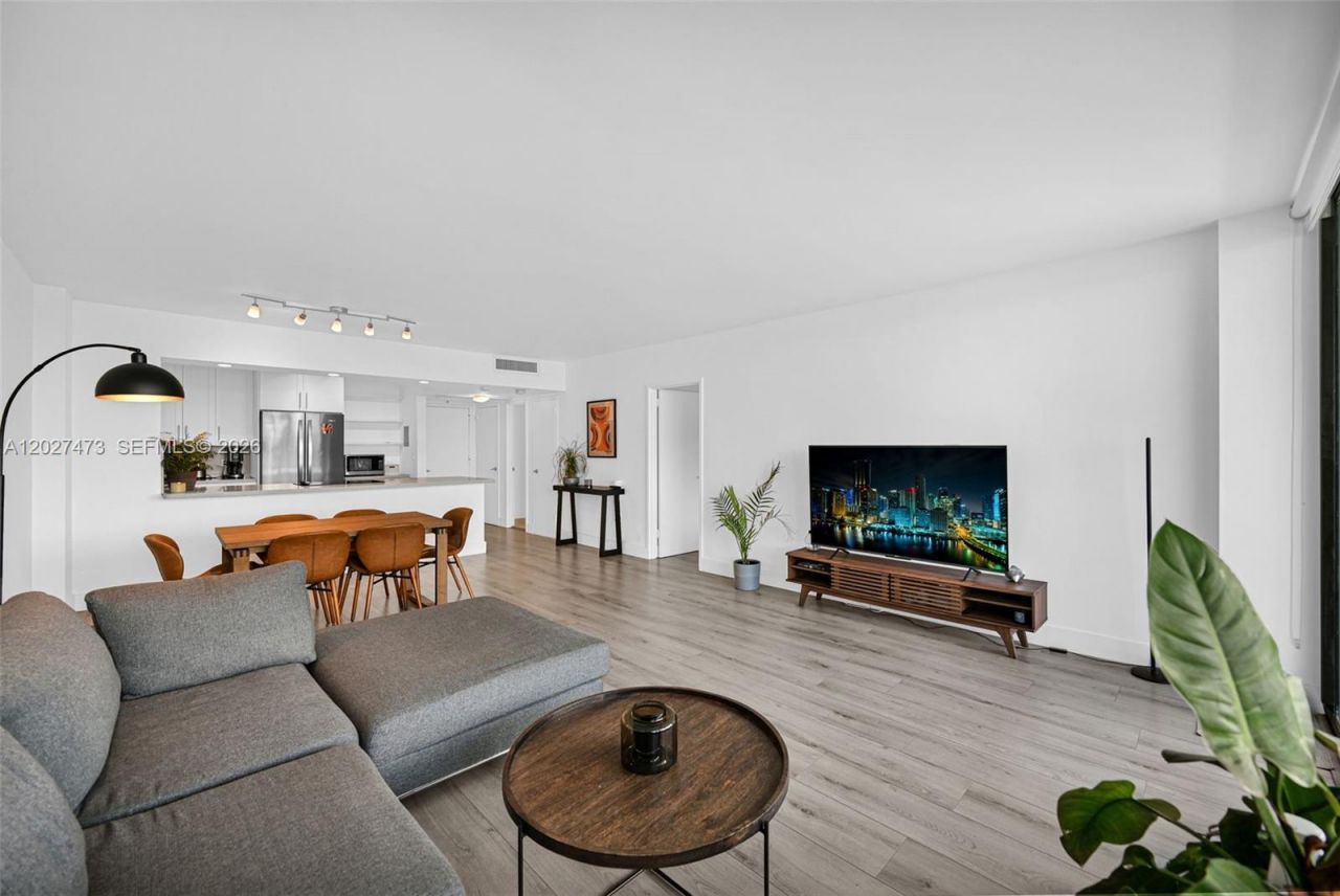 5700 Collins Ave , Unit 5J, Miami Beach, FL 33140 Photo
