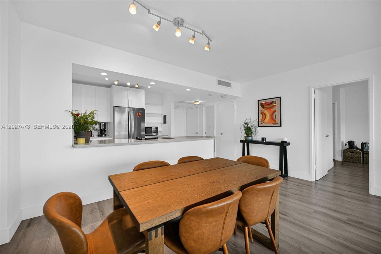 5700 Collins Ave , Unit 5J, Miami Beach, FL 33140 Photo