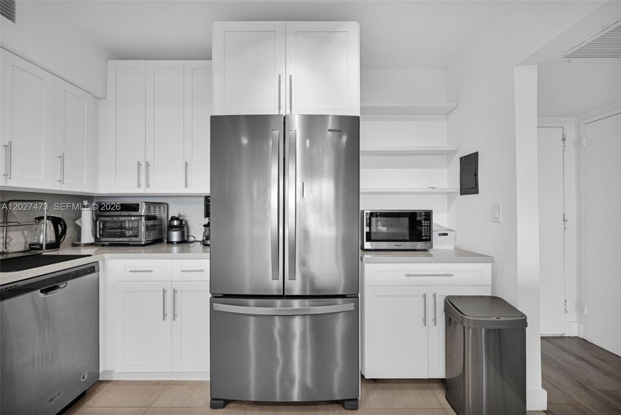 5700 Collins Ave , Unit 5J, Miami Beach, FL 33140 Photo