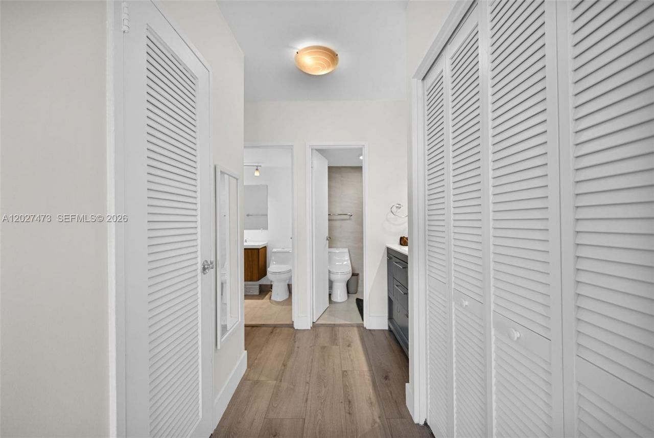 5700 Collins Ave , Unit 5J, Miami Beach, FL 33140 Photo