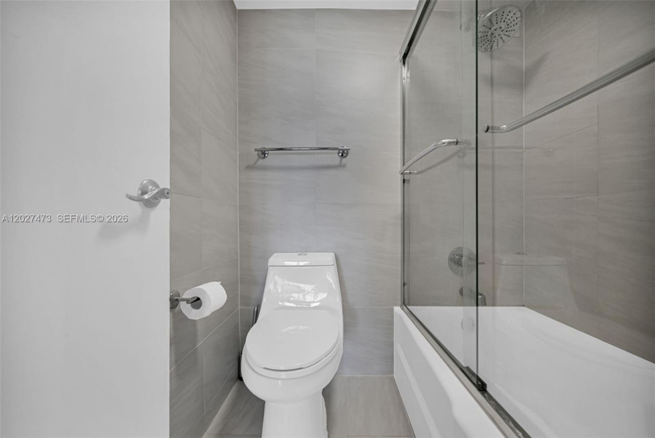 5700 Collins Ave , Unit 5J, Miami Beach, FL 33140 Photo