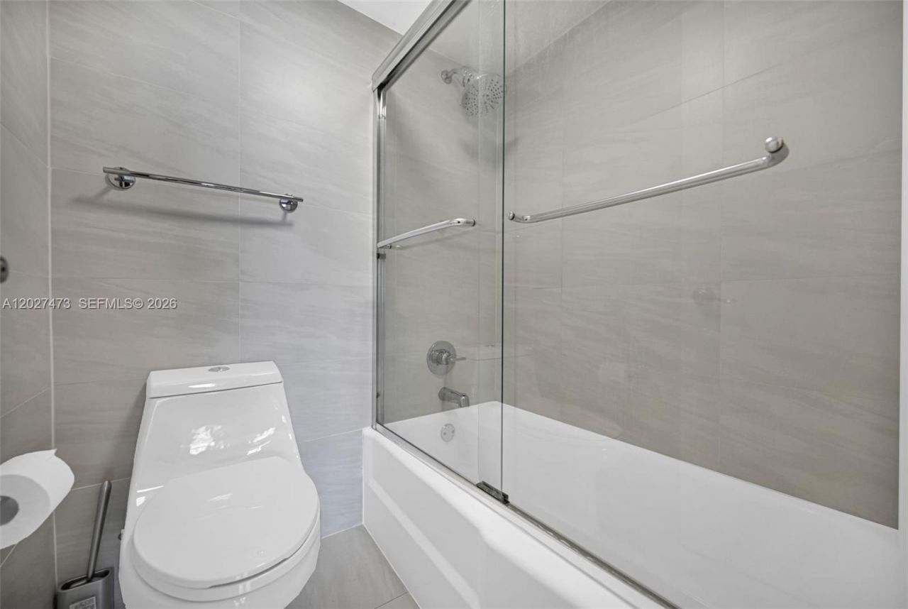 5700 Collins Ave , Unit 5J, Miami Beach, FL 33140 Photo