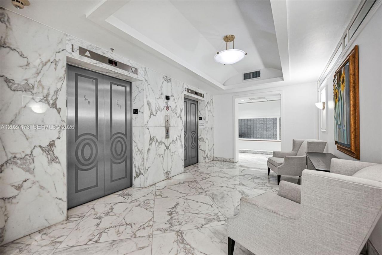 5700 Collins Ave , Unit 5J, Miami Beach, FL 33140 Photo