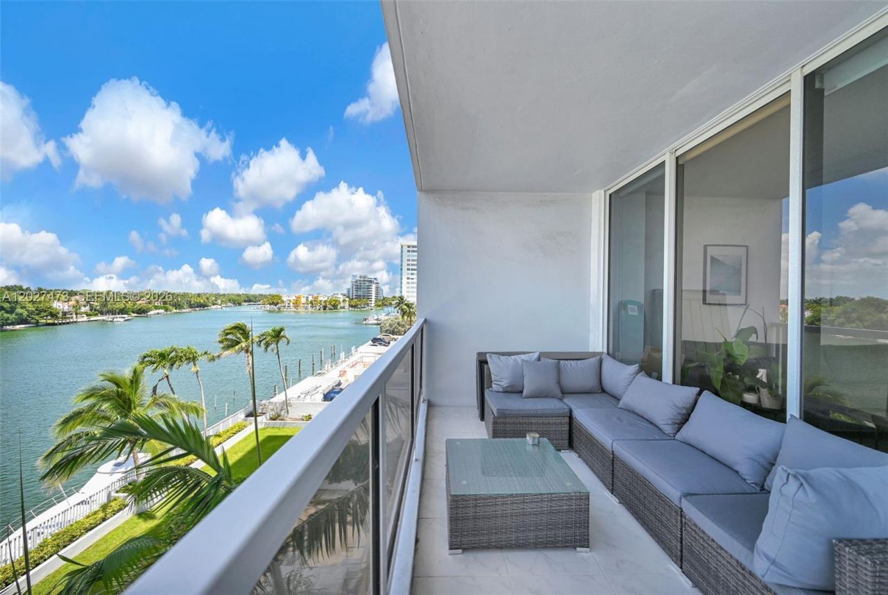5700 Collins Ave , Unit 5J, Miami Beach, FL 33140 Photo
